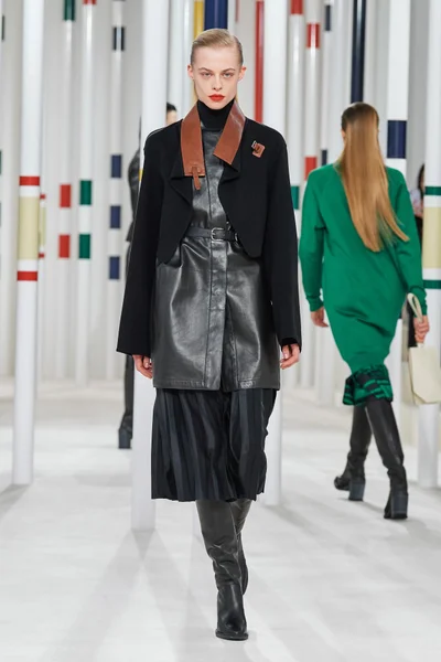 Look 25